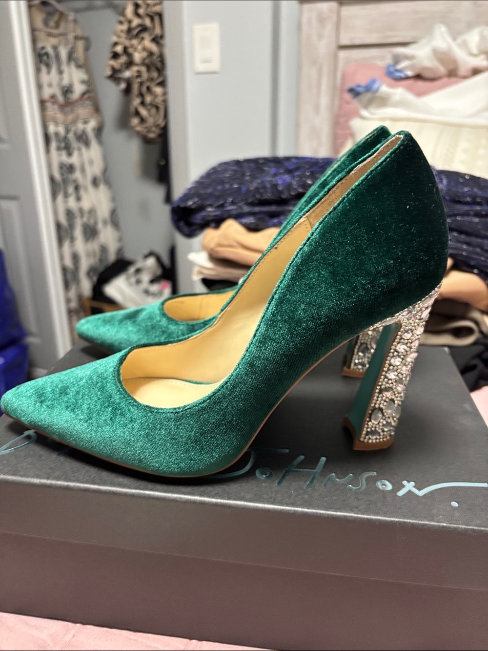 Betsey Johnson Green Velvet Pointed-Toe Pumps - Picture 2 of 10